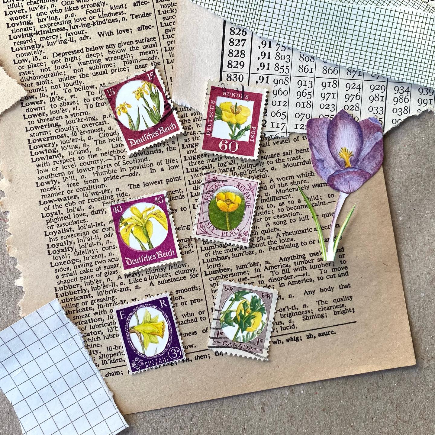 Deze DIY blijft trekken. Het is zo leuk om ook de allerkleinste prenten uit de mooie oude natuurboeken te kunnen gebruiken. De gele bloemetjes zijn nog geen centimeter hoog. Je moet een beetje van priegelwerk houden, eerlijk is eerlijk. Een goede schaar doet wonderen. Wat kleurt het geel mooi met het paars en groen hè? Zo passend bij deze tijd van het jaar, langzaam naar Pasen toe.