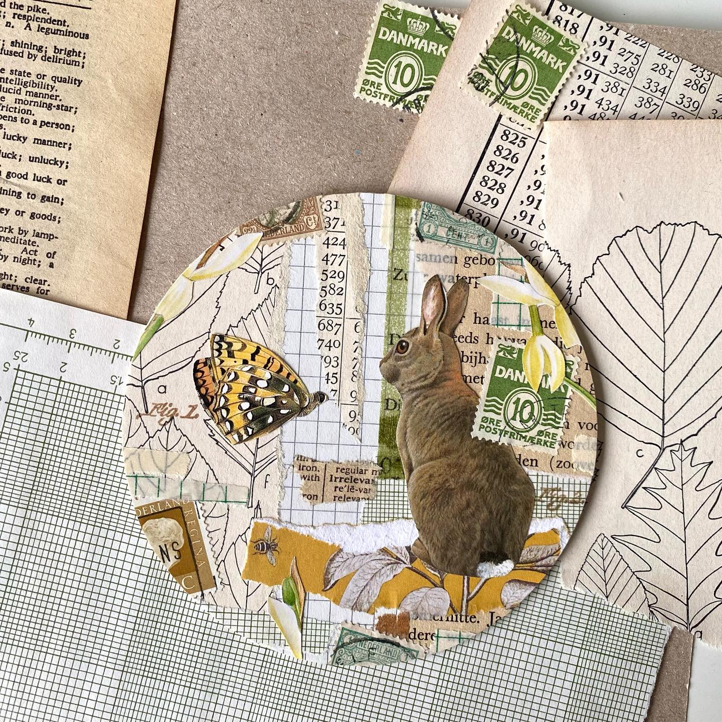 Ik zit helemaal in de ronde collages. Wat is dit leuk om te doen! De blanco viltjes om zelf aan de slag te gaan staan inmiddels online.