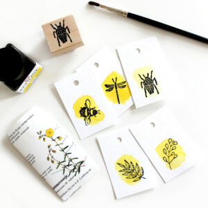 Botanische labels met ecoline en stempels