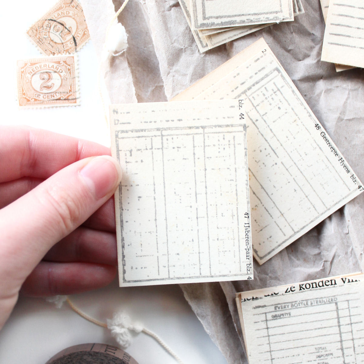 DIY: vintage ephemera van vergeeld papier