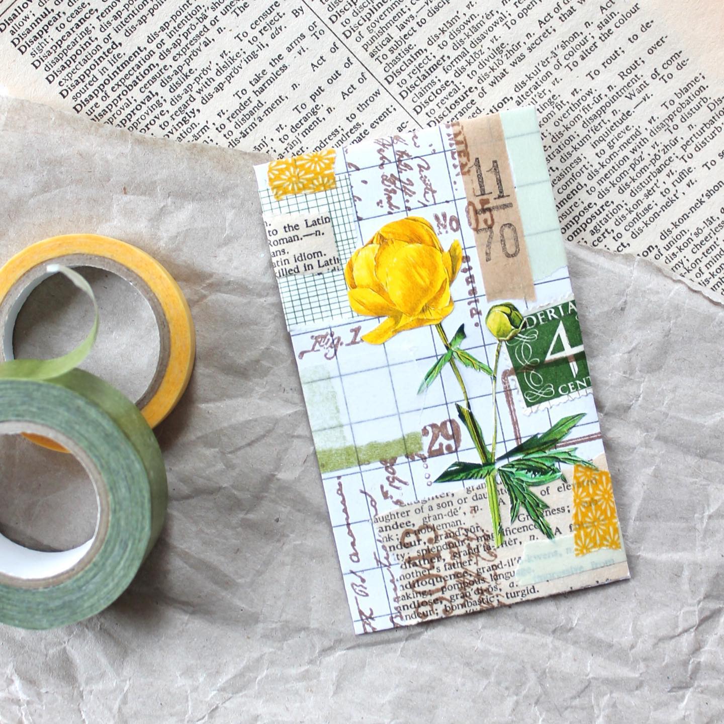 In de tuin bloeien de slaapmutsjes, gele klaprozen. Wat je buiten ziet kan prachtige inspiratie zijn om aan de knutseltafel te gebruiken 🌿