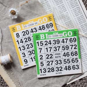 10 bingokaarten van dun papier - geel en/of groen